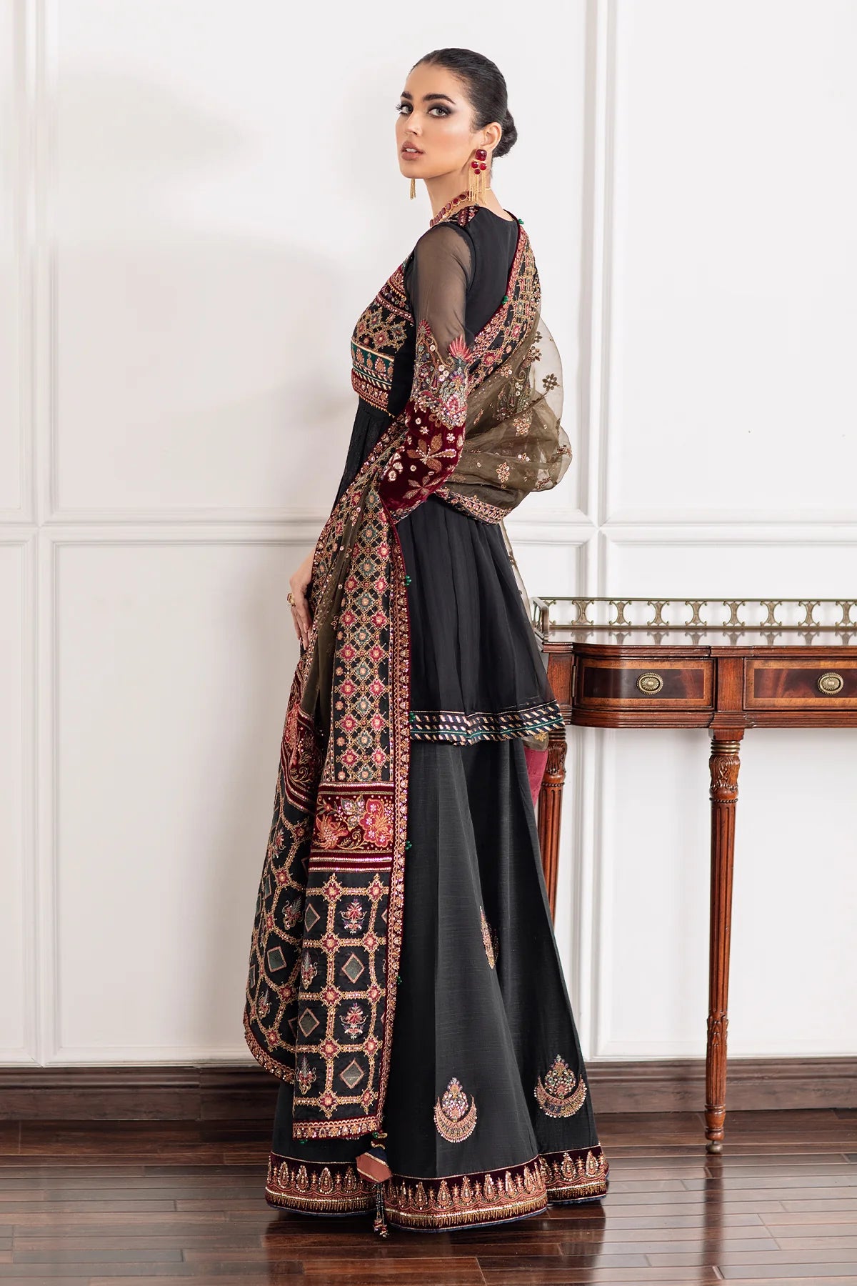 3 Piece EMBROIDERED CHIFFON WITH DUPATTA AND VELVET TROUSER CH09-04 - Baroque