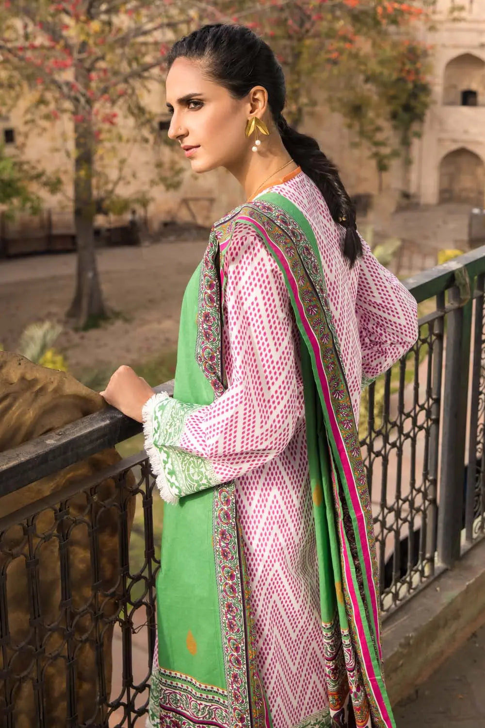 GulAhmed - 2PC Unstitched Lawn Suit TL-338 - Pehnawa Exclusive